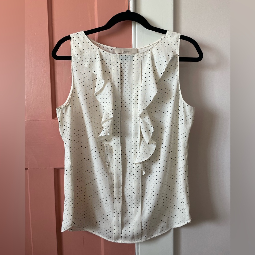 Lightweight, roundneck, sleeveless shell top from LOFT, size M
